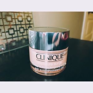 ✨ Clinique Moisture Surge ✨